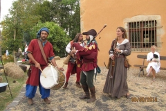mariage feodal chateau aiguilles (5)